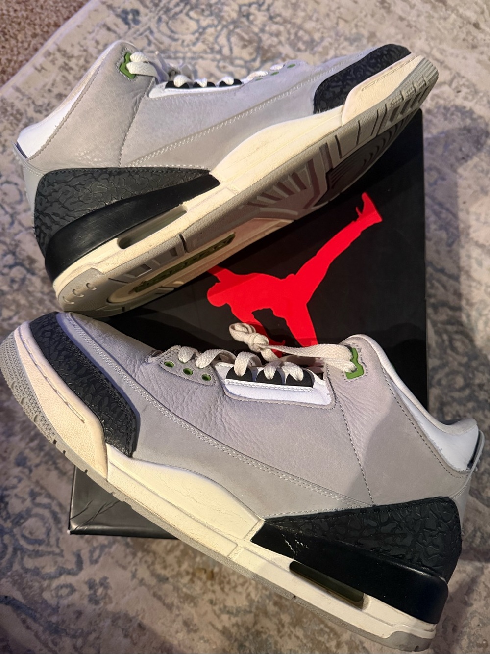 Jordan 3 Retro Chlorophyll - Men’s Sneakers in Light Gray, Black & Green Accents